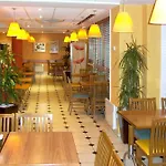 Ibis Chateau De 3*