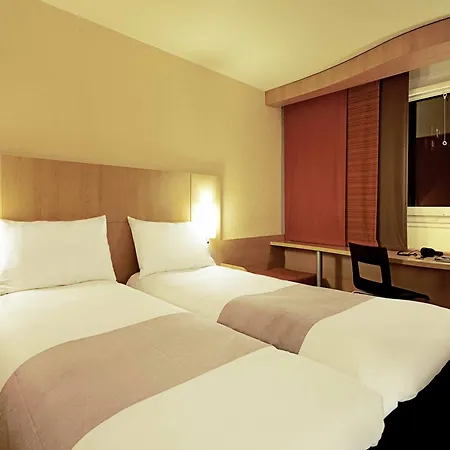 Ibis Chateau De מלון 3*