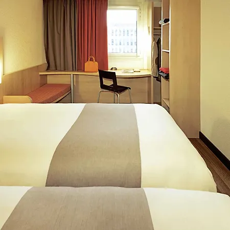 Ibis Chateau De מלון 3*