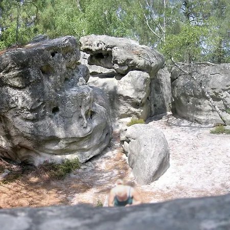 Ibis Chateau De מלון