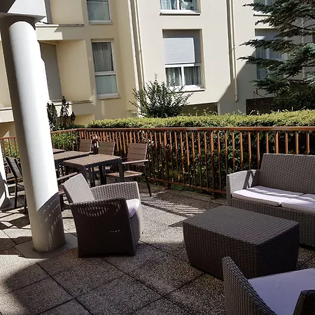 Ibis Chateau De Hotel 3*