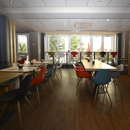 מלון Ibis Chateau De פונטנבלו