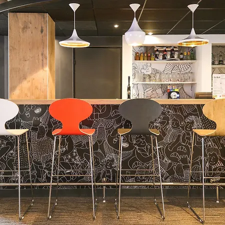 Ibis Chateau De מלון 3*