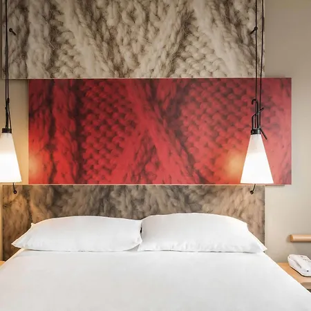 Ibis Chateau De מלון 3*