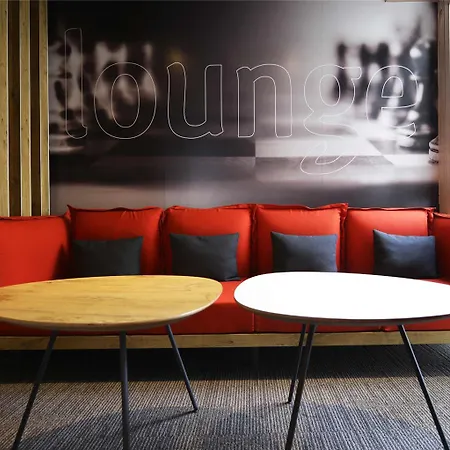 Ibis Chateau De מלון 3*