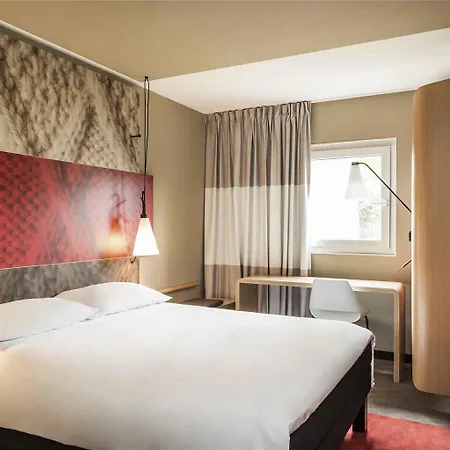 Hotel Ibis Chateau De 3*