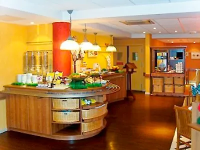 Hotel Ibis Chateau De 3*