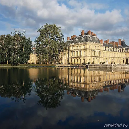 Ibis Chateau De Отель 3*
