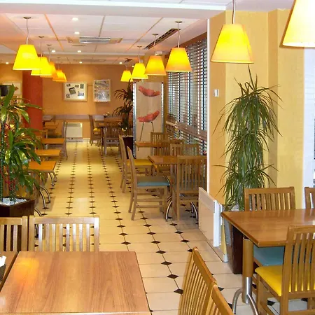 Ibis Chateau De 3*