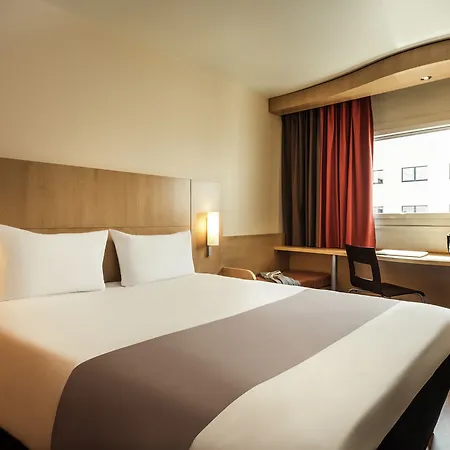 Hotel Ibis Chateau De 3*