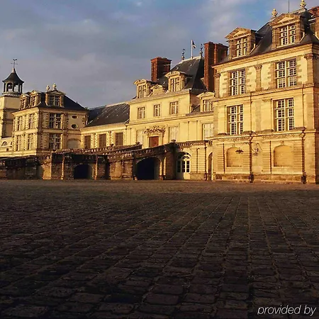 Ibis Chateau De מלון