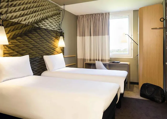 Ibis Chateau De Hotel