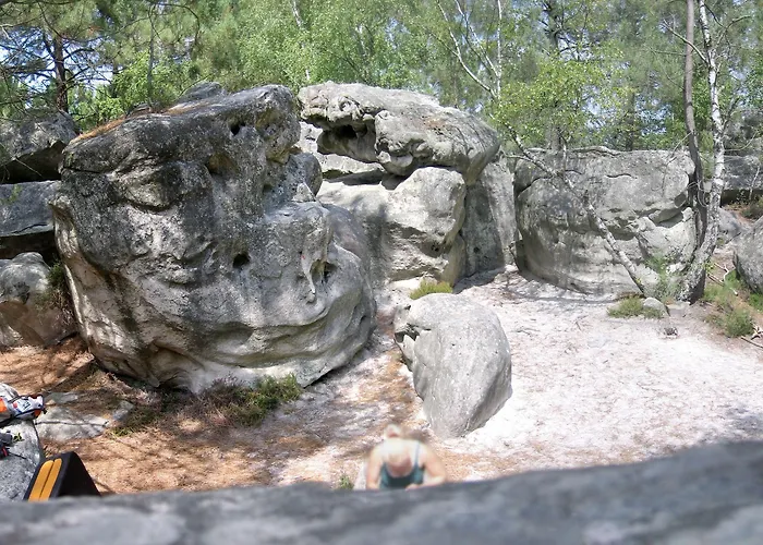 Ibis Chateau De Hotel