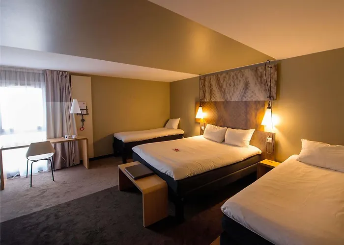 Ibis Chateau De Отель