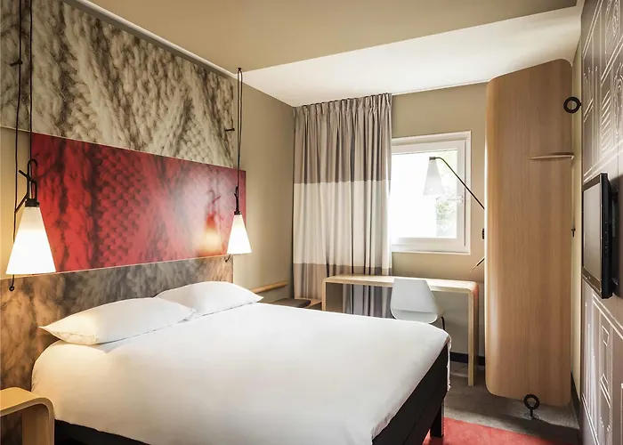 Отель Ibis Chateau De
