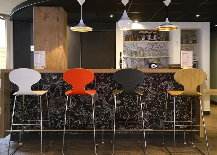 Ibis Chateau De Отель
